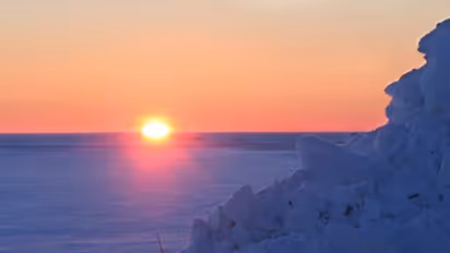 আর্থিক সমৃদ্ধিতে ও নানান জটিলতা থেকে মুক্তি পেতে রবিবার ভুলেও করবেন এই কাজ, রইল টোটকা