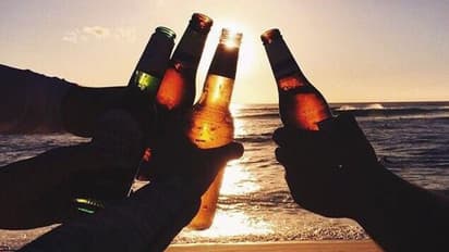 ఇకపై గోవా బీచుల్లో తాగితే10 వేల జరిమానా కట్టాల్సిందే..