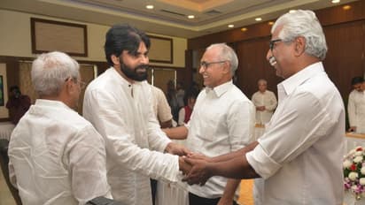 లెఫ్ట్ నేతలతో పవన్ కల్యాణ్ సమావేశం (ఫొటోలు)