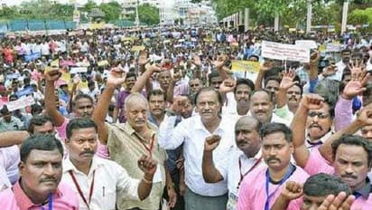 ஆசிரியர்கள் உச்சகட்ட மன உளைச்சலில் இருக்கிறோம்...!! உடனே இடமாறுதல் கலந்தாய்வை நடத்துங்க, பள்ளிகல்வித்துறைக்கு கோரிக்கை...!!