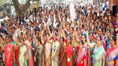 ஆசிரியர்களுக்கு லீவு விடுங்க, தேர்வு அறையில் இதை தெளியுங்க..!! கொரோனோவால் தமிழக அரசுக்கு வந்த அவசர கோரிக்கை.