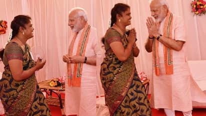 PM Modi meets Mudra entrepreneur Arulmozhi, whose thermos flasks PMO ordered