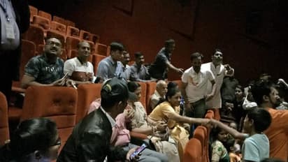 ’ಉರಿ’ ಚಿತ್ರವನ್ನು ನೋಡಿದ ನಿರ್ಮಲಾ ಸೀತಾರಾಮನ್ ಥಿಯೇಟರ್ ನಲ್ಲೇ ಸೈನಿಕರಿಗೆ ವಂದಿಸಿದ್ದು  ಹೀಗೆ