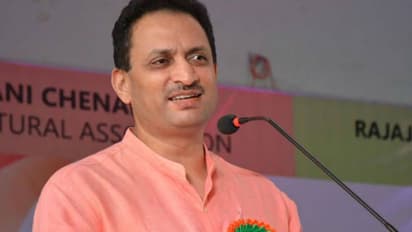 Union minister Ananth Kumar Hegde shares stage with rowdy sheeter; netizens question links
