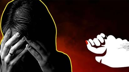 నీ భార్యకు దయ్యం పట్టింది, వదిలిస్తా...భర్తను బయటకు వెళ్లమని