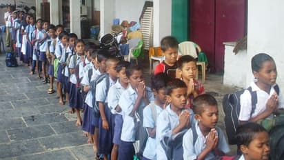 ಶಾಲೆಗಳಲ್ಲಿ ‘ಅಸತೋಮಾ ಸದ್ಗಮಯ’: ಸಾಂವಿಧಾನಿಕ ಪೀಠದಿಂದ ವಿಚಾರಣೆ?