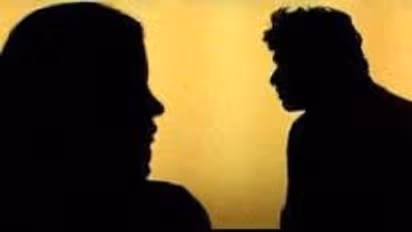 ಇನ್ನೊಬ್ಬಳ ತೆಕ್ಕೆಯಲ್ಲಿದ್ದಾಗಲೆ ಪತ್ನಿ ಕೈಗೆ ಸಿಕ್ಕಿಬಿದ್ದ ಶಿವಮೊಗ್ಗದ ಗಂಡ!