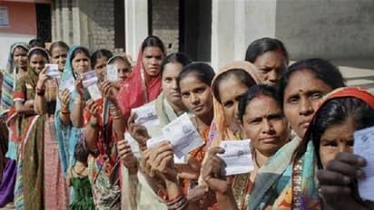 சட்டமன்றத்தில் ஆண்களுக்கு நிகராக பெண்களுக்கான பிரதிநிதித்துவம்..மத்திய அரசு முடிவெடுக்க நீதி மன்றம் உத்தரவு.