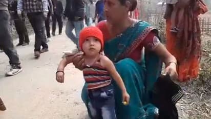 ಸಿಎಂ ರ್ಯಾಲಿಗೆ ಹೋದ 3 ವರ್ಷದ ಮಗುವಿನ ಜಾಕೆಟ್ ತೆಗೆಸಿದ ವಿಡಿಯೋ ವೈರಲ್!