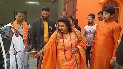 ഗാന്ധി കോലത്തിന് നേര്ക്ക് വെടിയുതിര്ത്ത മൂന്ന് ഹിന്ദു മഹാസഭാ നേതാക്കള് അറസ്റ്റില്