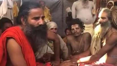 बाबा रामदेव कुंभ में साधुओं से मांग रहे ‘चिलम’ का दान, चले है एक अभियान के साथ
