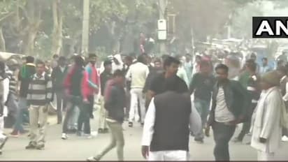 जींद में भाजपा की बढ़त के बाद मतगणना केंद्र के बाहर विपक्ष का हंगामा, पुलिस ने किया लाठीचार्ज