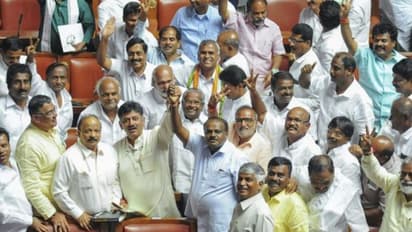 ಬಿಗ್ ಬ್ರೇಕಿಂಗ್: ದೋಸ್ತಿ ಏಟಿಗೆ ಸ್ಥಾನ ಕಳೆದುಕೊಂಡ ಅತೃಪ್ತ ಶಾಸಕ