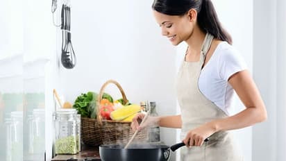 পিরিয়ডস চলাকালিন রান্না করলে মেয়েরা পরের জন্মে 'কুত্তি' হবে, বিজেপি নেতার বয়ানে বিতর্ক