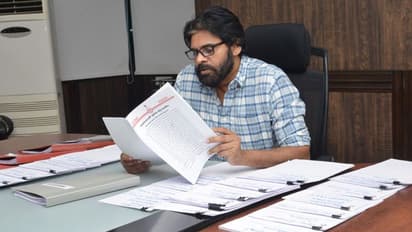 ఫార్మింగ్టన్ వర్సిటీ వివాదం: పవన్ కల్యాణ్ విజ్ఞప్తి