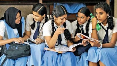 എസ്എസ്എല്സി-പ്ലസ് ടു പരീക്ഷകള് ഒന്നിച്ച് നടത്താന് സര്ക്കാര് നീക്കം; പ്രതിഷേധവുമായി അധ്യാപക സംഘടനകള്