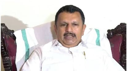 വനിതാസംരക്ഷണ മതിലുണ്ടാക്കി; തൊട്ടടുത്ത ദിവസം വനിതാ ഉദ്യോഗസ്ഥക്കെതിരെ നടപടിയുമെടുത്തു: കെ മുരളീധരൻ