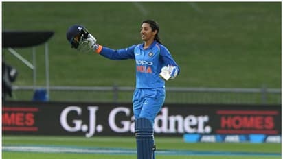 തോല്‍വിയിലും തല ഉയര്‍ത്തി സ്മൃതി; അതിവേഗ ഫിഫ്റ്റിയില്‍ റെക്കോര്‍ഡ്