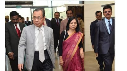 అమరావతికి చేరుకున్న సీజేఐ: అమ్మవారిని దర్శించుకున్న రంజన్ గొగోయ్ దంపతులు