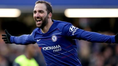 19 വര്ഷത്തെ ചരിത്രം തിരുത്തിക്കുറിച്ച് ഇരട്ടഗോളുമായി ഹിഗ്വെയിന്റെ ഹോം അരങ്ങേറ്റം; ചെല്സിക്ക് തകര്പ്പന് ജയം