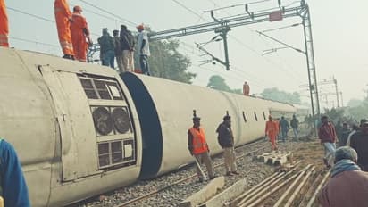 बेपटरी हुई सीमांचल एक्सप्रेस की 11 बोगियां, सात लोगों की मौत, कई घायल