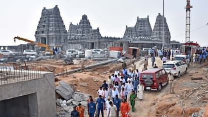 యాదాద్రిలో నిర్మాణాలను పరిశీలించిన కేసీఆర్ (ఫోటోలు)