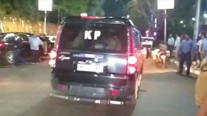 ममता बनर्जी के कोलकाता में सीबीआई वाले ही हिरासत में