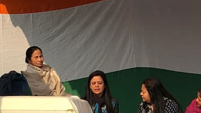 कोलकाता बना राजनैतिक अखाड़ा, सीबीआई मामले में ममता का धरना शुरू, विपक्षी दलों ने दिया समर्थन