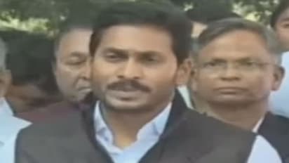 జగన్తో టీడీపీ నేత ఖలీల్ బాషా భేటీ