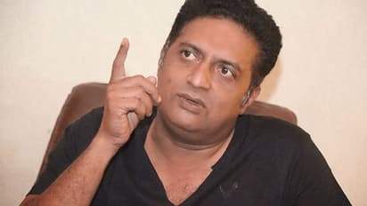 ഇതാണ് യഥാര്ത്ഥ 'സൂര്യഗ്രഹണം'; പ്രതിഷേധങ്ങളെ അടിച്ചമര്ത്താന് ഇന്റര്നെറ്റ് നിരോധിക്കുന്നതിനെതിരെ പ്രകാശ് രാജ്