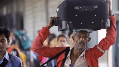 Modi sarkar recognises dignity of labour of Railways' Class IV staff