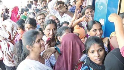 60 ರೂಪಾಯಿ ಕೊಟ್ಟರೆ ಉಚಿತ ನಿವೇಶನ: ಮುಗಿಬಿದ್ದ ಜನ!