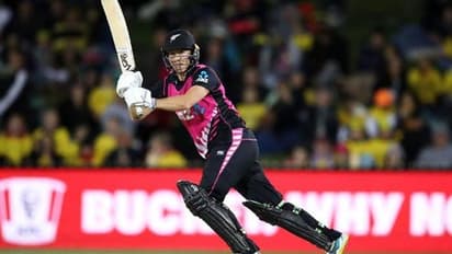 మిథాలీరాజ్, క్రిస్ గేల్ ని వెనక్కి నెట్టి...మహిళా క్రికెటర్ సోఫీ అరుదైన రికార్డ్