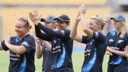 కుప్పకూలిన టాప్ ఆర్డర్...కివీస్ చేతిలో భారత్ ఓటమి