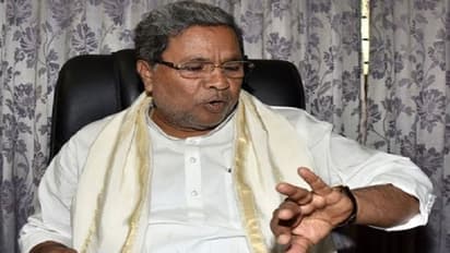 ಕಮಲ ಮುಡಿದ ಸಿದ್ದು ಕಟ್ಟಾ ಶಿಷ್ಯ, ಚುನಾವಣೆ ಹೊತ್ತಲ್ಲಿ ಕೈಗೆ ಶಾಕ್!