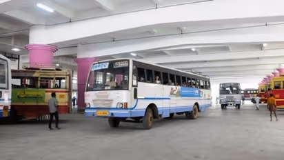 കെഎസ്ആര്ടിസി സ്റ്റാന്ഡിലെ സുരക്ഷാ ജീവനക്കാരന് ബസിനടിയില്പ്പെട്ട് മരിച്ചു