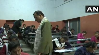 यूपी बोर्ड की परीक्षा आज से शुरू, शिक्षा मंत्री दिनेश शर्मा ने परीक्षा केंद्रों का किया निरिक्षण