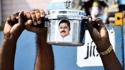 सुप्रीम कोर्ट से टीटीवी दिनाकरन को फिलहाल मिली निराशा