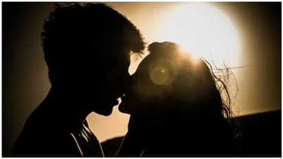 ‘ஹீரோயின் உதட்டைக் கடிக்கவில்லை. ஆனா’...வெட்கத்துடன் உண்மையைப் போட்டு உடைக்கும் ஹீரோ...