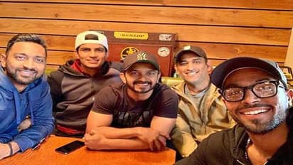 ''మళ్లీ కాఫీ తాగుతున్నావా...?'' పాండ్యాపై నెటిజన్ల ట్రోలింగ్...