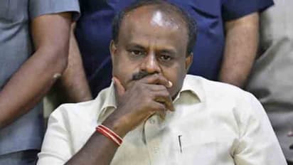 అజ్ఞాతంలో కాంగ్రెస్ ఎమ్మెల్యేలు..మైనారిటీలో కుమారస్వామి ప్రభుత్వం...?