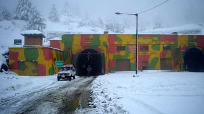 Avalanche in Jammu & Kashmir: Rescue efforts intensified to rescue trapped policemen