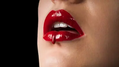 ಬಣ್ಣ ಹೇಳುತೈತೆ, ಮತ್ತೆ ಹೇಳುತೈತಿ ಹೆಣ್ಣು ಏನೆಂಬುದನ್ನು..!