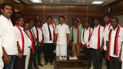 தினகரனை அடுத்து ரஜினி தலையில் கை வைத்த ஸ்டாலின்... தி.மு.க.வில் இணைந்த ரஜினி மன்ற மா.செ மதியழகன்!!