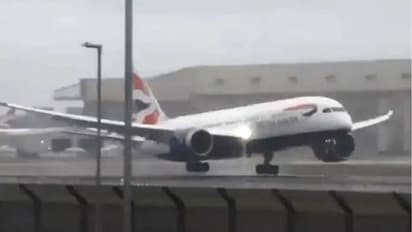 శంషాబాద్ లో.. విమానానికి తృటిలో తప్పిన ప్రమాదం