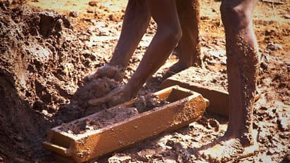 ग्रेनाइट फैक्ट्री में देखते ही देखते ढह गई मिट्टी, तीन साल की मासूम समेत पांच की मौत