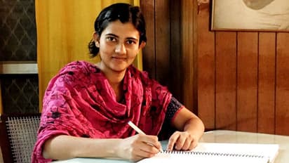 അച്ഛൻ 14ാം വയസ്സിൽ മരിച്ചു, 26-ാം വയസ്സില് ഐപിഎസ് നേടി; അതിശയിപ്പിക്കും ഇൽമയുടെ ജീവിതം