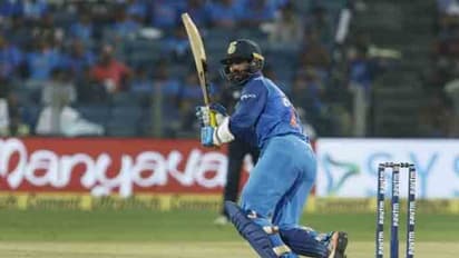 అదృష్టం న్యూజిలాండ్ వైపే.. ఆ బాల్ వైడ్ అయ్యుంటే