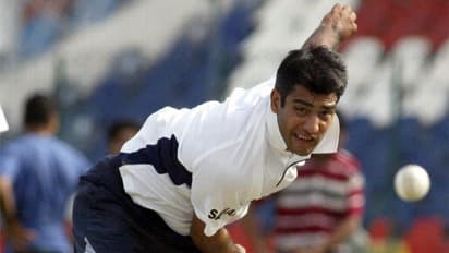 టీంఇండియా మాజీ ప్లేయర్పై హాకీస్టిక్స్, సైకిల్ చైన్లతో దాడి