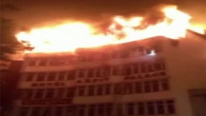 Massive fire in New Delhi hotel claims 17 lives